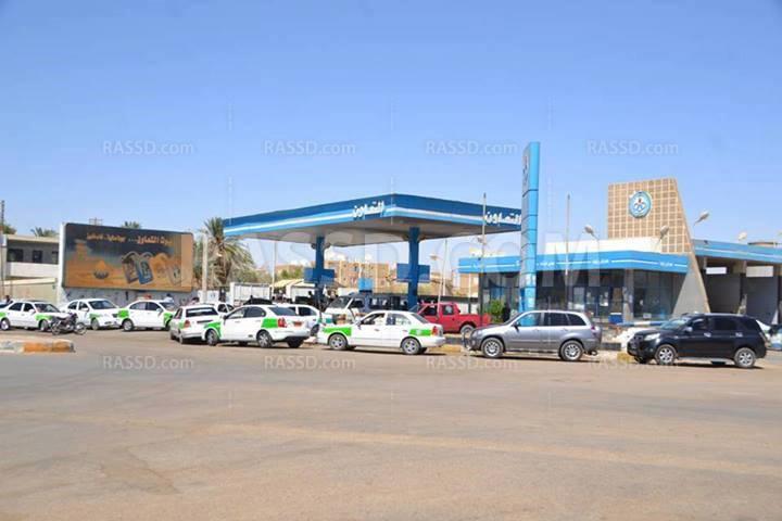 بالصور ..أزمة البنزين  تعود للوادي الجديد