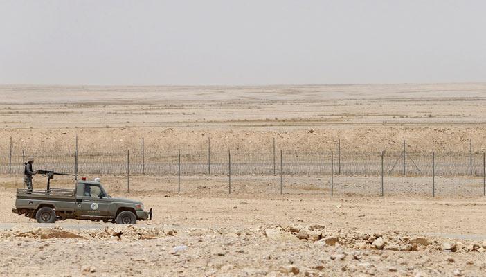 كاتب بريطاني: مصر تعاني انهيارًا أمنيًا على حدودها مع ليبيا