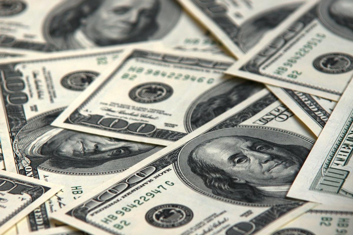 الدولار يتراجع 10 قروش في السوق السوداء مسجلًا 12.60 جنيهًا للبيع