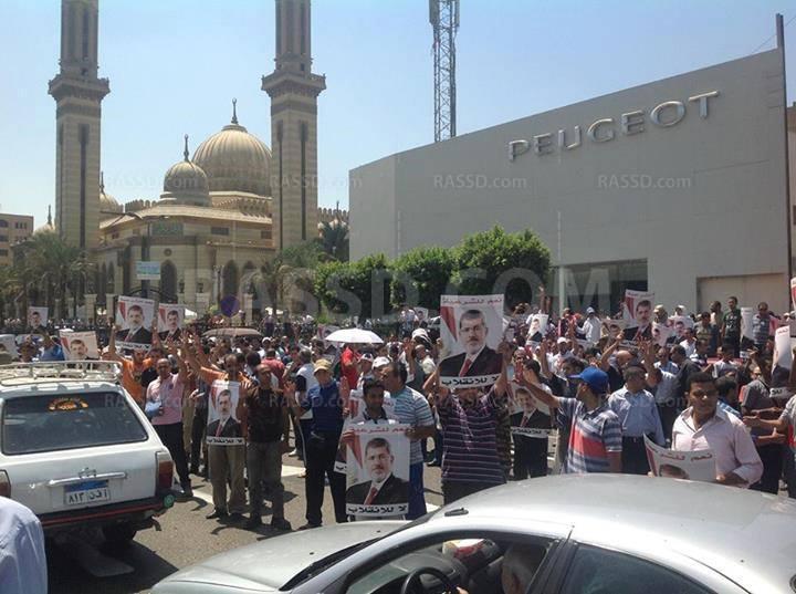 وقفة أمام الرحمن الرحيم ضد الانقلاب