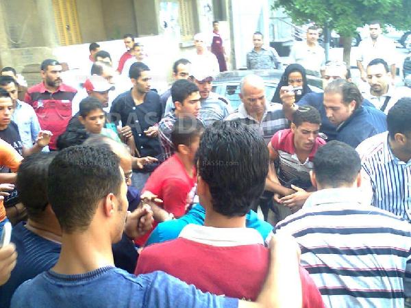 البلطجية يعتدون على متظاهروي الدقهلية بالشوم والعصي