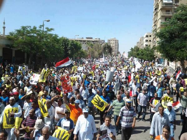 حلوان تحتشد بعلامات النصر ضد الانقلاب