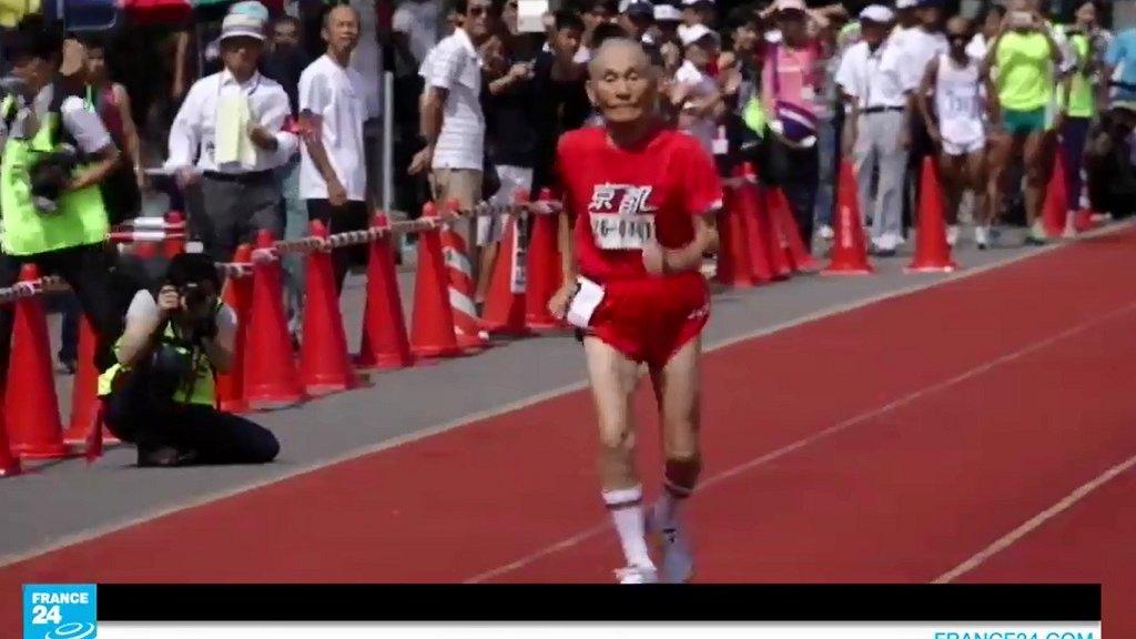 بالفيديو.. عجوز تبلغ مئة عام تشارك في سباق 100 متر