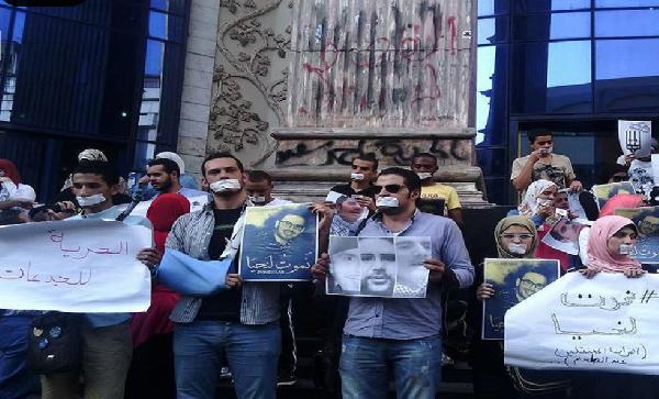 “نموت لنحيا” وقفة جمعت رفقاء “25 يناير”..هل ستكون شرارة ثورة؟