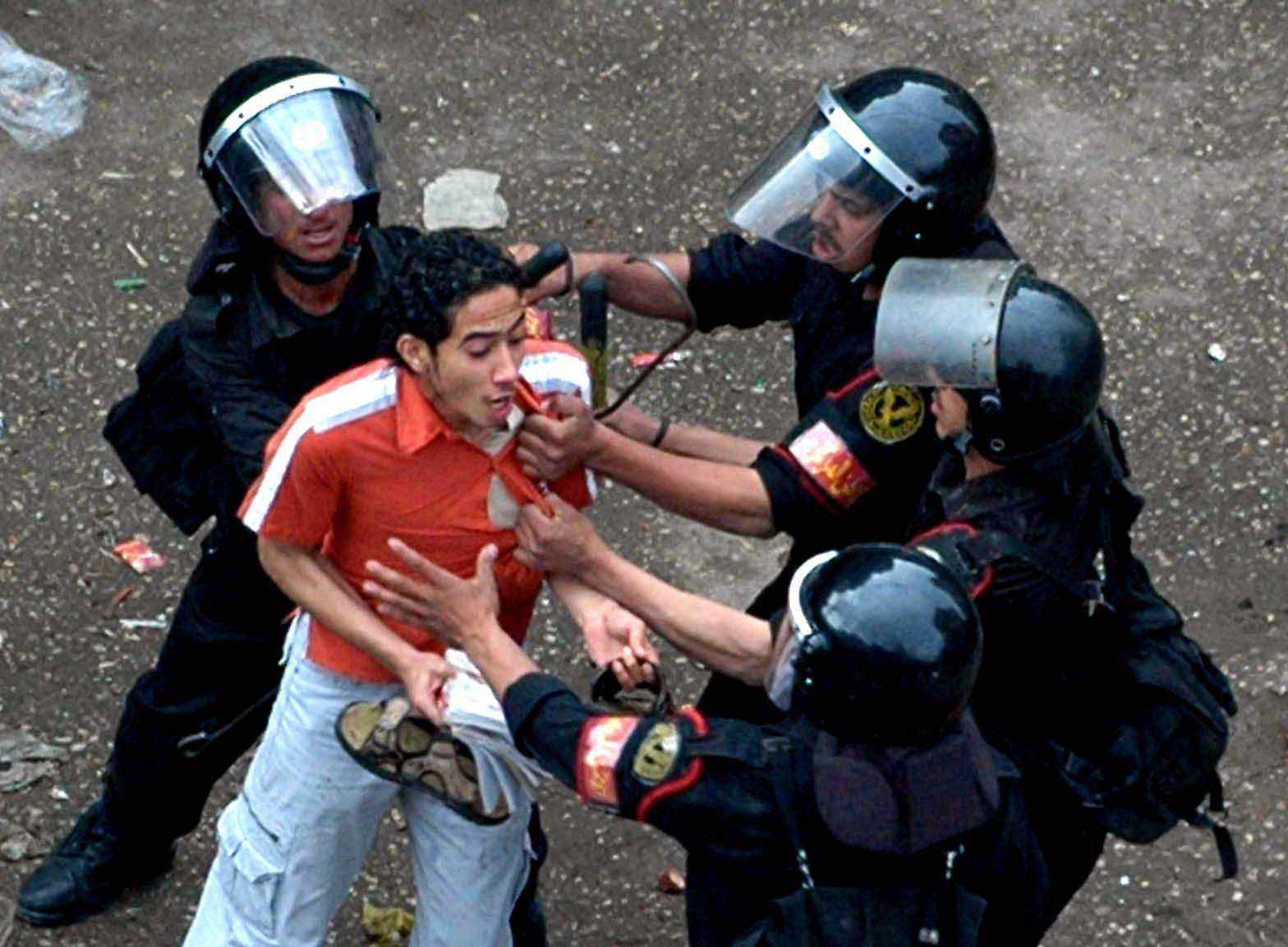 صحيفة بريطانية: الأقباط الكاثوليك يرحبون بقانون الإرهاب الجديد