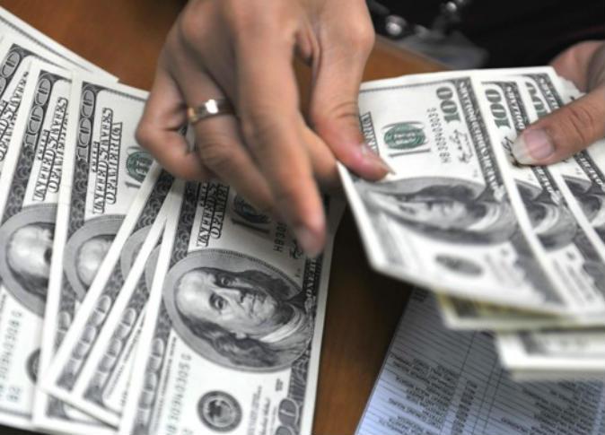 مصرفيون: الدولار يتخطى 8 جنيهات في السوق السوداء