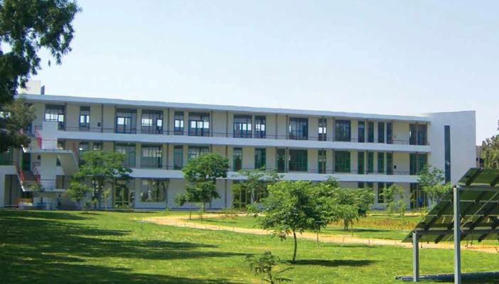 منح مجانية لأبناء قتلى الجيش والشرطة بجامعة هليوبوليس