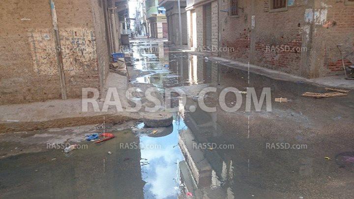 شوارع كفر الدوار تغرق في مياه الصرف الصحي