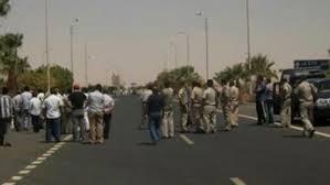 أهالي طوخ يقطعون الطريق للمطالبة بإنشاء محطة للصرف الصحي