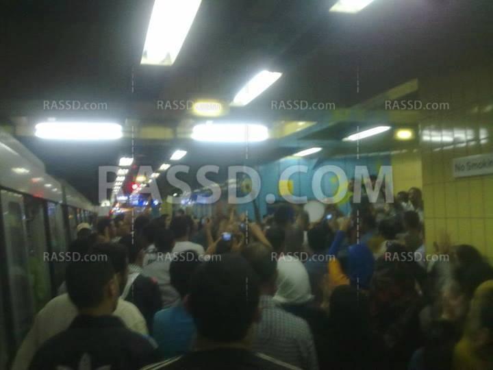 قوات الشرطة والبلطجية يعتدون على شباب حركة مترو بمحطة مسرة