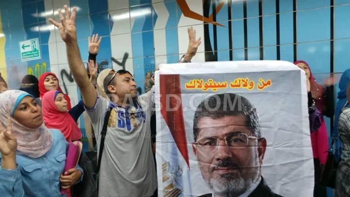 بالصور..وقفة شباب ضد الانقلاب بالمترو قبل اعتداء الأمن