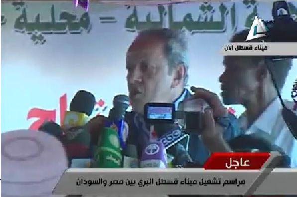 فيديو | لحظة سقوط خيمة الاحتفالات على رأس وزير التجارة