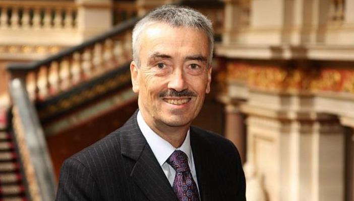 السفير البريطاني في ليبيا: تواصلنا مع الإخوان لا يعني دعمنا لهم