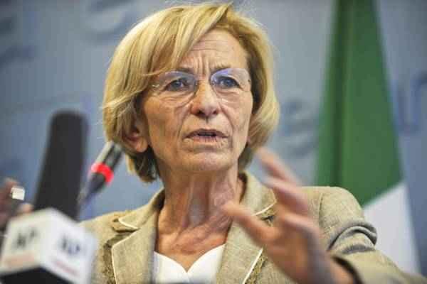 وزيرة خارجية أيطاليا: لا يجب دفع الإخوان للعمل تحت الأرض