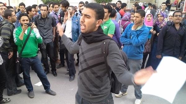 تظاهرة للثانوية الليبية والسودانية أمام “التعليم العالي”