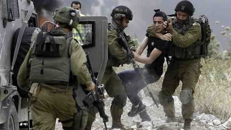 الجيش الصهيوني يعتقل 12 فلسطينيا بالضفة الغربية