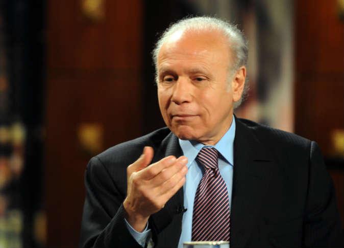 مؤسس “المصري اليوم” يلوح بالاستغناء عن عشرات الصحفيين