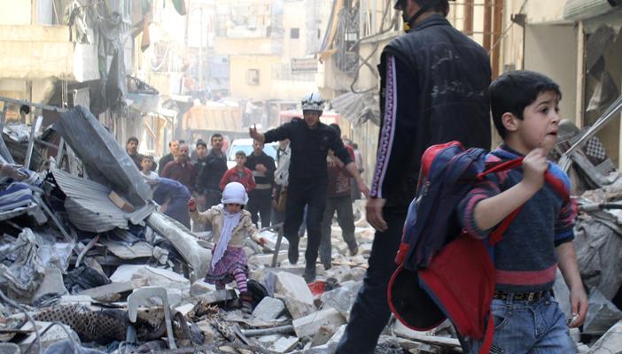 النظام السوري يستهدف داريا بـ28 برميلاً متفجرًا