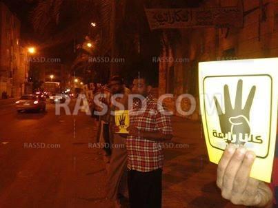 سلسلة بشرية ضد الانقلاب بالدخيلة لكسر حظر التجوال