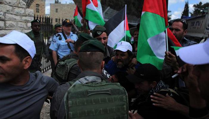 فلسطينيون يحتجون على سيطرة مستوطنين على “بيت البركة”