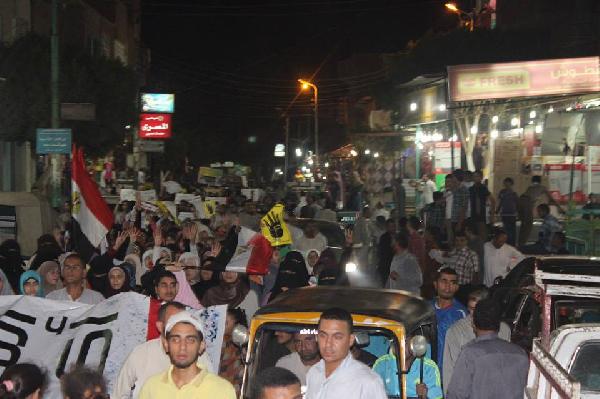 بدأت بالعشرات وانضم لها الآلاف.. مسيرة بالجيزة لرفض الانقلاب