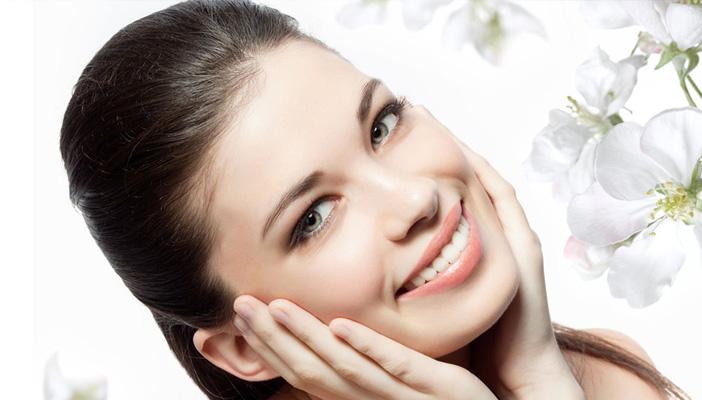 10 أخطاء في روتينك اليومي قد تدمر بشرتك