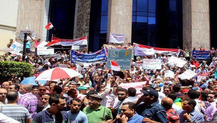 12 سبتمبر.. أول مليونية للموظفين