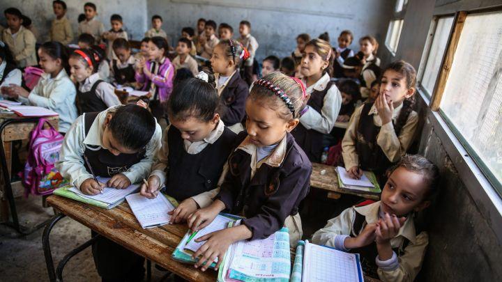 “هآرتس الإسرائيلية” تنتقد تدني مستوى التعليم في مصر