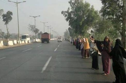 سلسلة ببطن إهريت بالفيوم تنديدا بغلاء الاسعار