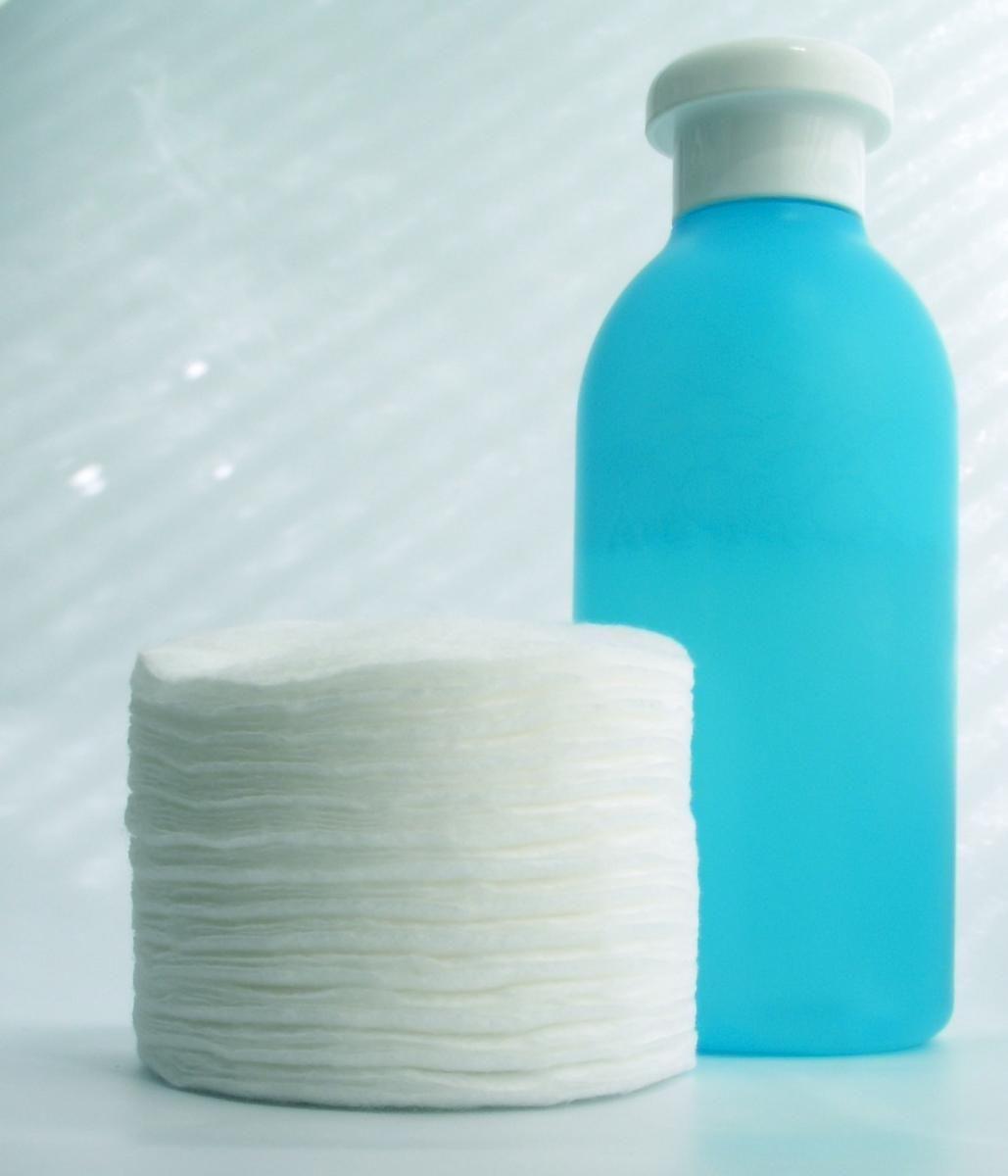 إزالة بقع الحبر.. 4 استخدامات غير معروفة للأسيتون