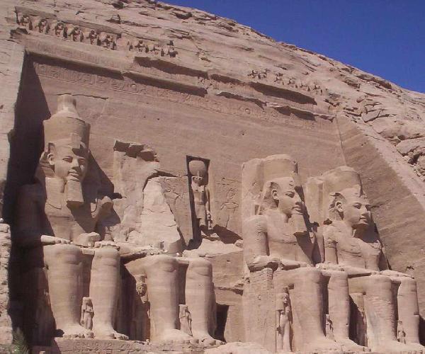 السياحة في عهد الانقلاب.. معبد أبو سمبل يحصّل 4.5 جنيه