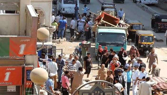 “الداخلية” تخلي محيط محطة مترو فيصل من الباعة الجائلين