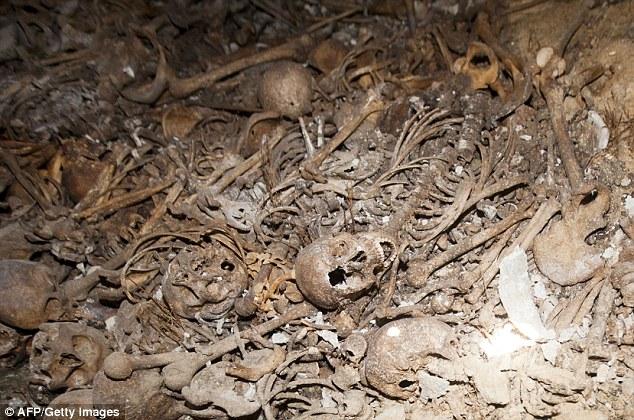 صور|مقابر جماعية للفلسطنيين بالقرب من تل أبيب