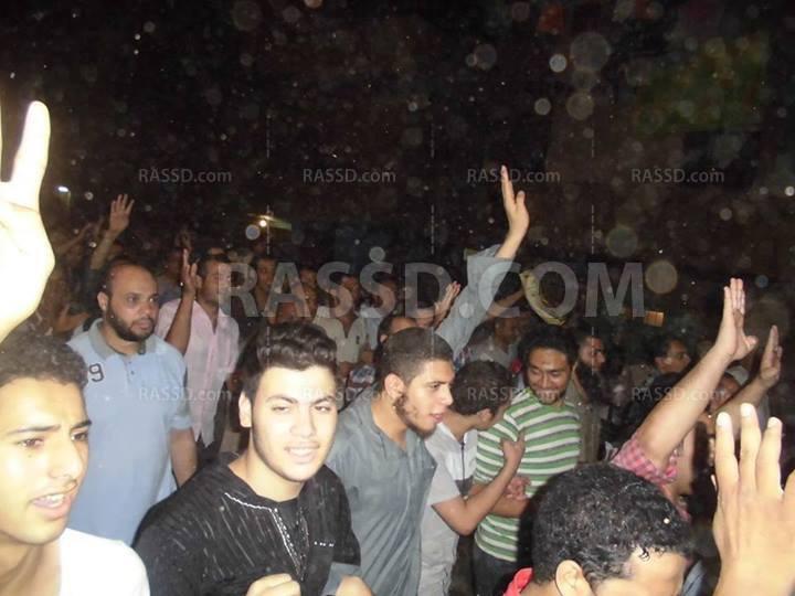 رافضو الانقلاب ببورسعيد يتظاهرون أمام مسجد التوحيد