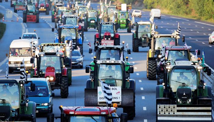 مزارعو فرنسا يقتحمون باريس بـ1000 جرار