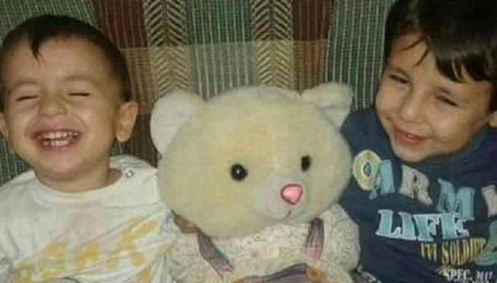 نقل جثماني الطفلين السوريين “عيلان وغالب” إلى كوباني