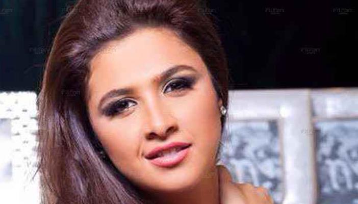 إحالة نجلة “هشام سليم” للجنح بتهمة الاعتداء علي “ياسمين عبد العزيز”