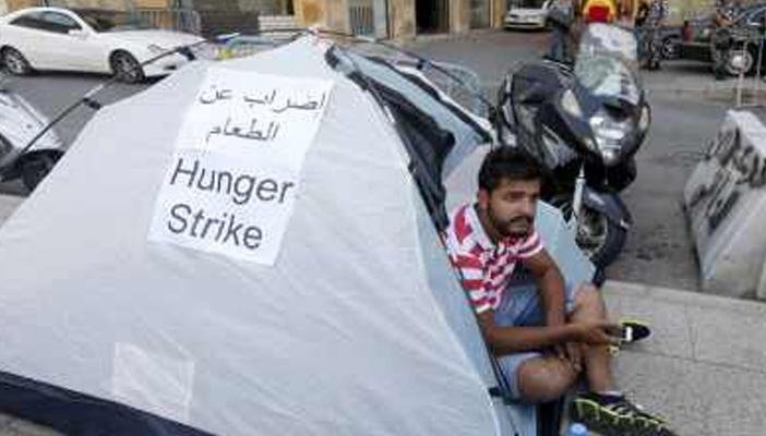 ارتفاع أعداد المضربين عن الطعام أمام وزارة البيئة اللبنانية