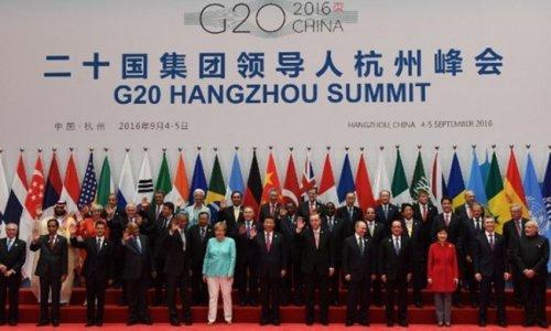 بالفيديو.. كيف برر إعلام النظام تجاهل أوباما للسيسي و”موبايل” كيري؟