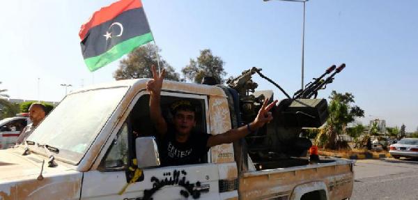 ليبيا بين شقى الرحى.. انقسام سياسي واقتتال عنيف