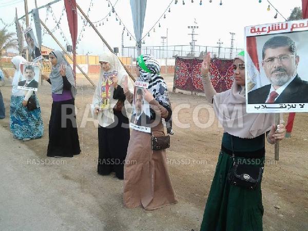 سلسلة بشرية لرفض الانقلاب العسكري بمركز أبو حماد