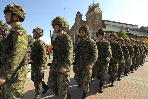كندا ترسل مستشارين عسكريين إلى العراق لتدريب “البيشمركة”