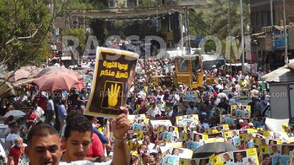 عشرات الآلاف بحلمية الزيتون يرددون”أوعوا الثورة تتسرق منكم”