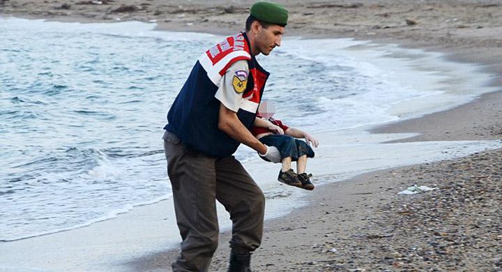 لأول مرة.. الجندي التركي حامل جثة “الطفل السوري” يروي تفاصيل الحادثة