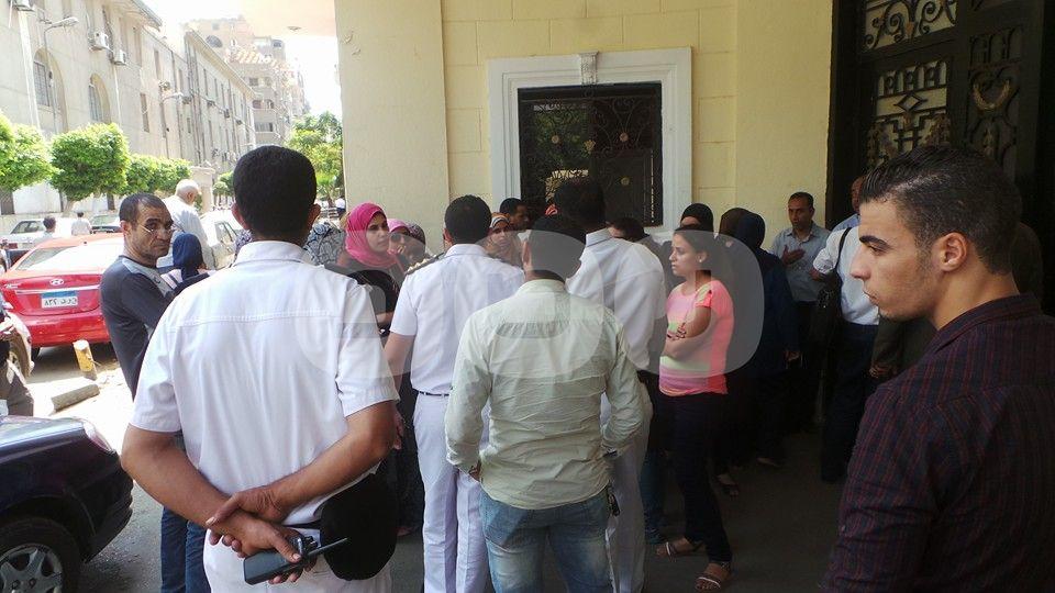 بالفيديو.. المعلمات المغتربات بالبحيرة يتظاهرن أمام وزارة التعليم