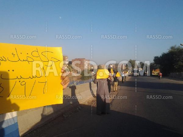 سلسلة بشرية لرافضي الانقلاب في سوهاج