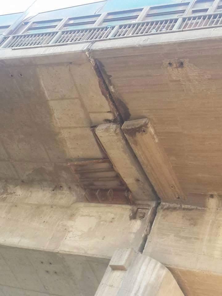 بالصور.. تشققات كوبري بني سويف والأهالي: حياة المواطن أصبحت رخيصة