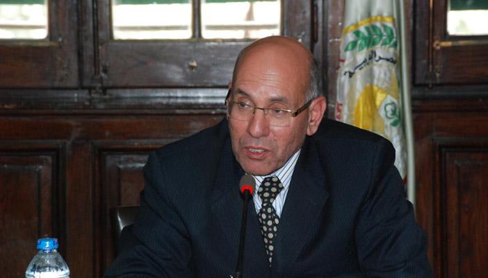 النيابة تقرر حبس وزير الزراعة المستقيل على ذمة التحقيقات في قضية فساد