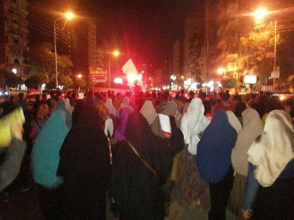 مسيرة ليلية في “المنصورة” للإفراج عن المعتقلات