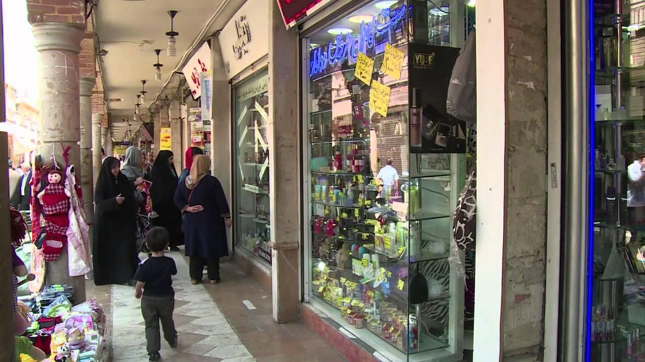 إيران تغلق 800 متجر ملابس تعرض أزياء “غير لائقة”